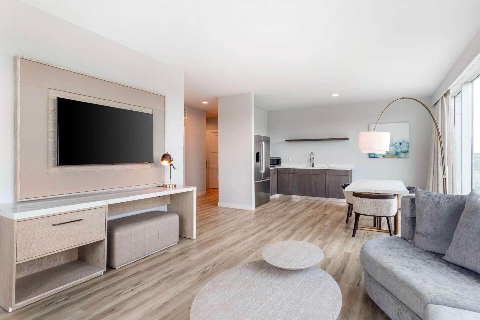 Cambria Hotel Waco University Riverfront エクステリア 写真