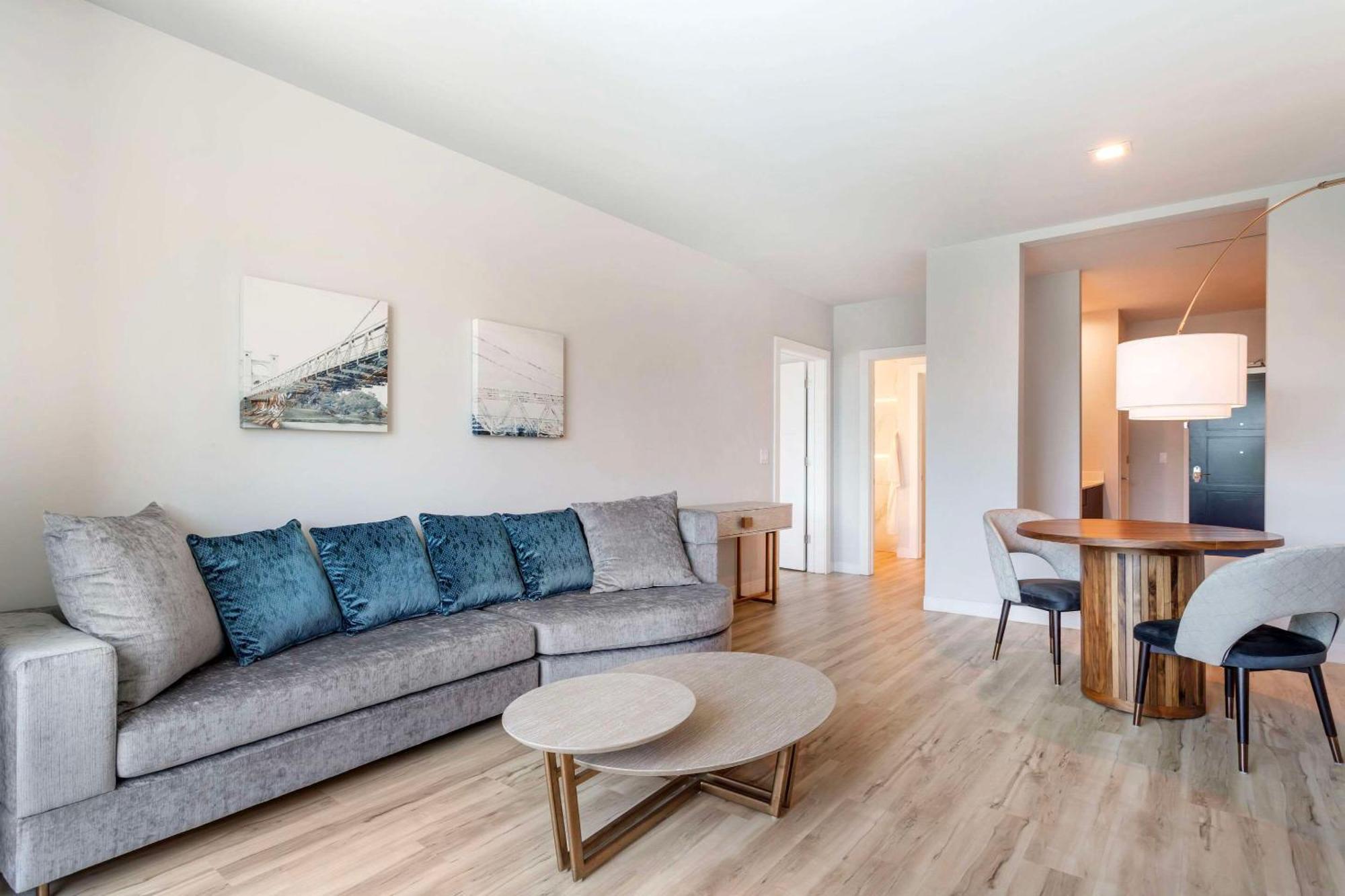 Cambria Hotel Waco University Riverfront エクステリア 写真
