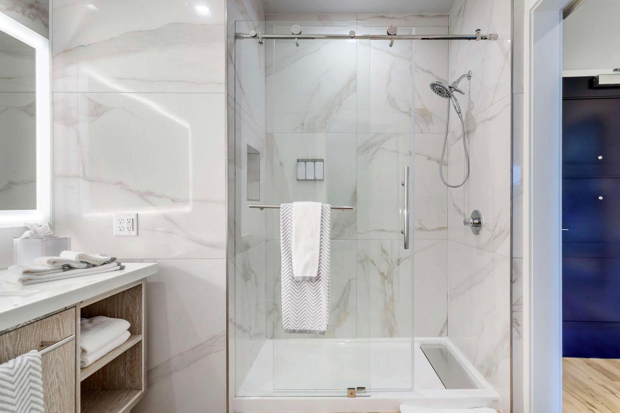 Cambria Hotel Waco University Riverfront エクステリア 写真