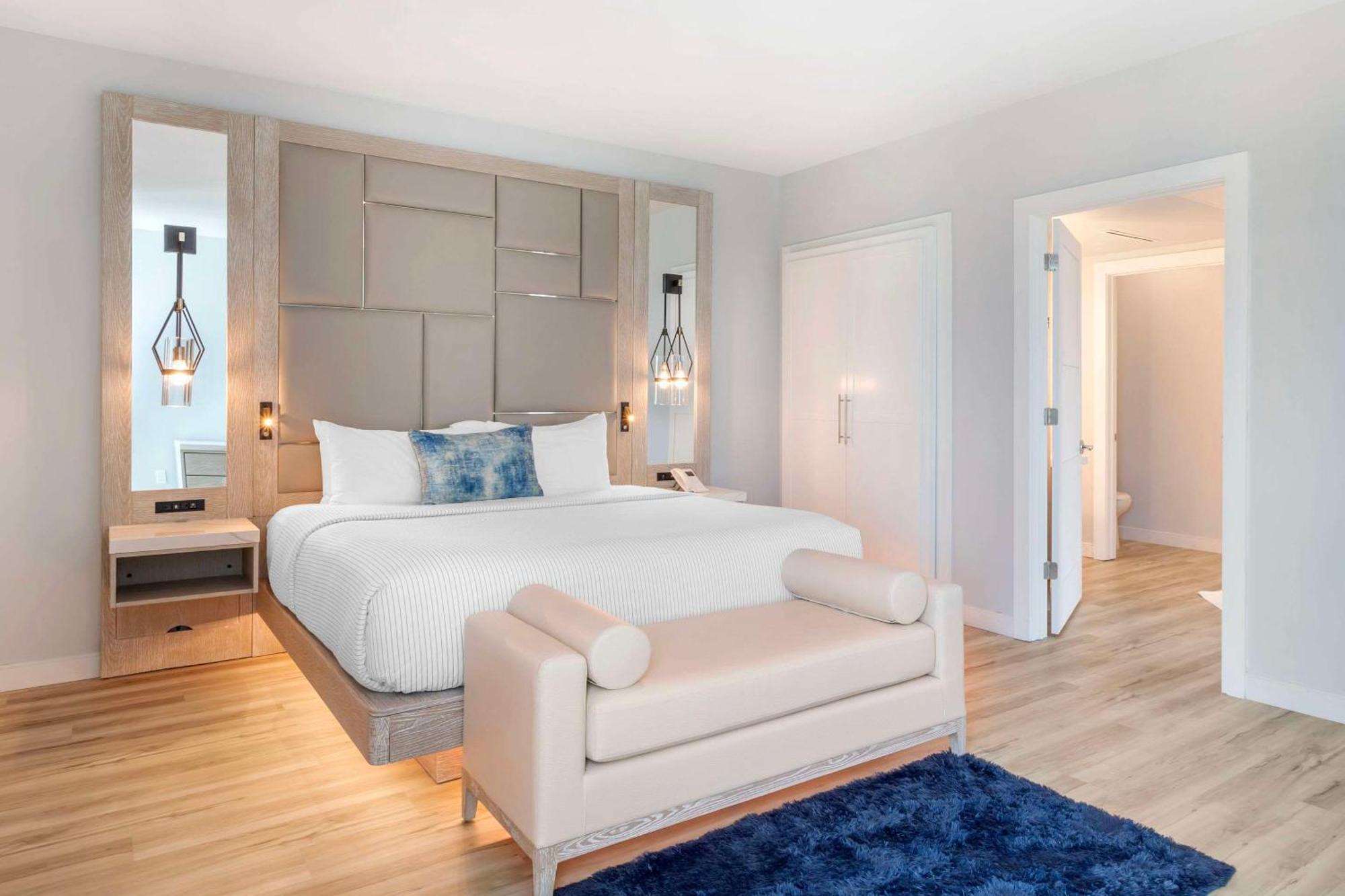 Cambria Hotel Waco University Riverfront エクステリア 写真