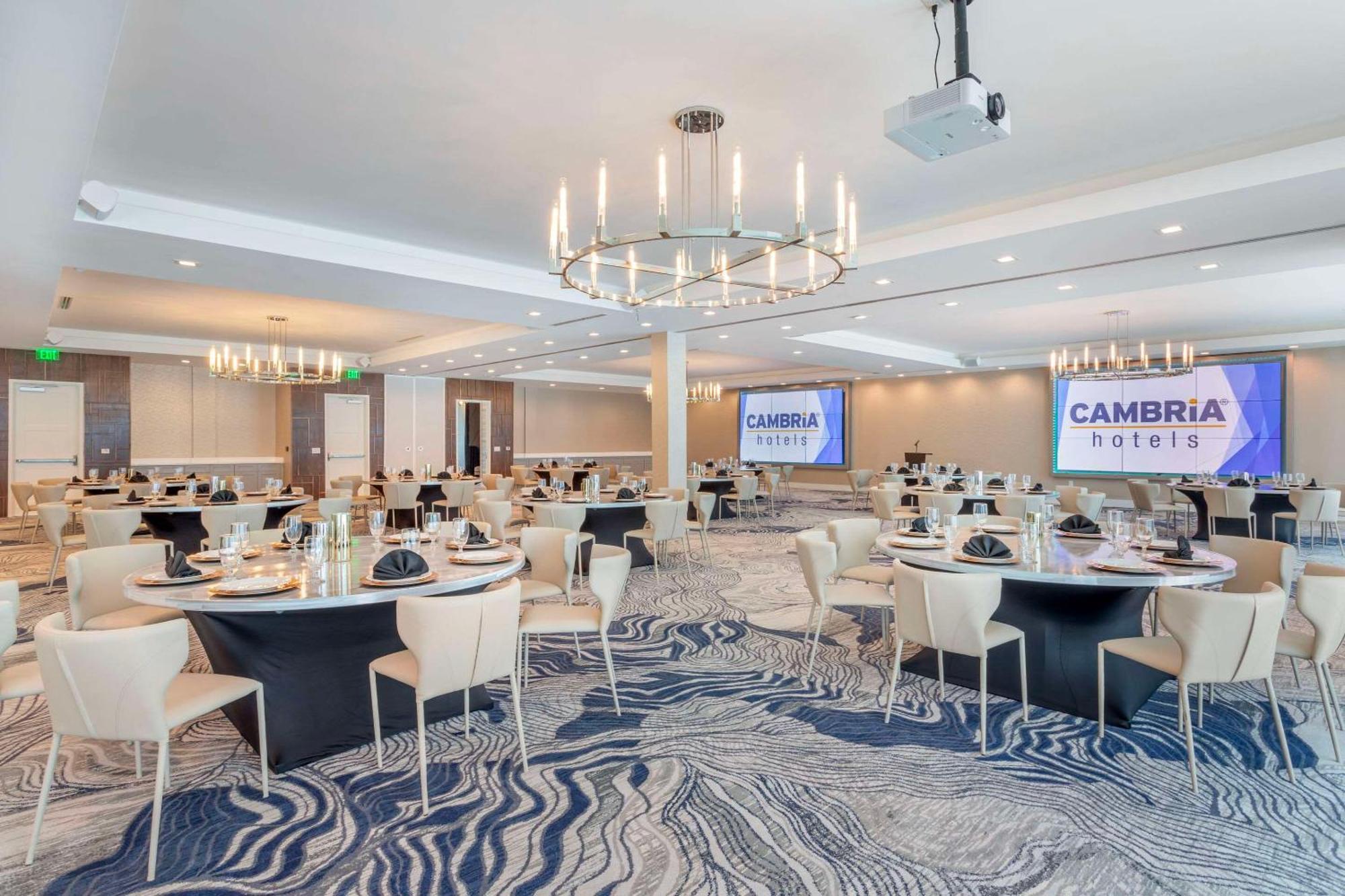 Cambria Hotel Waco University Riverfront エクステリア 写真