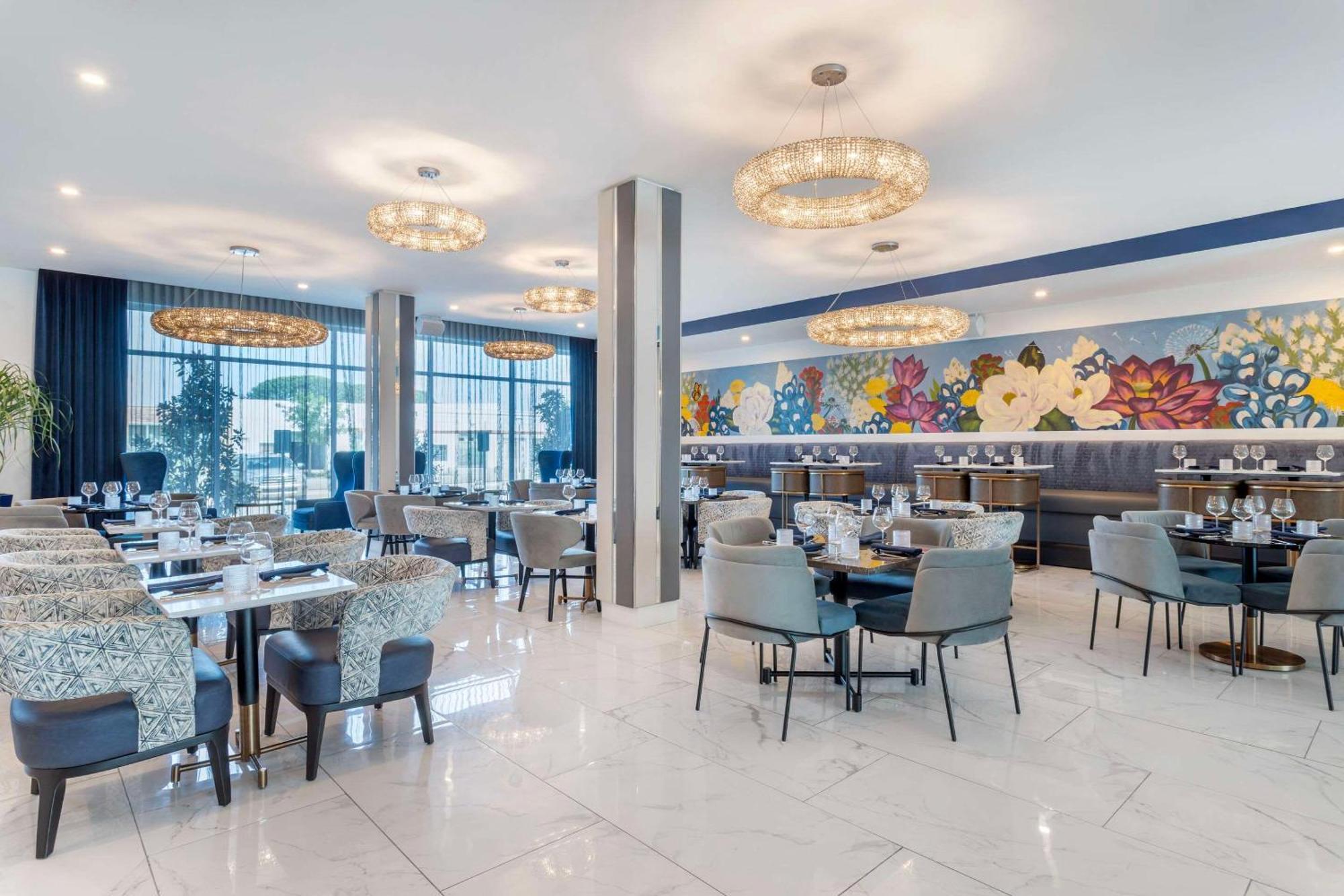 Cambria Hotel Waco University Riverfront エクステリア 写真