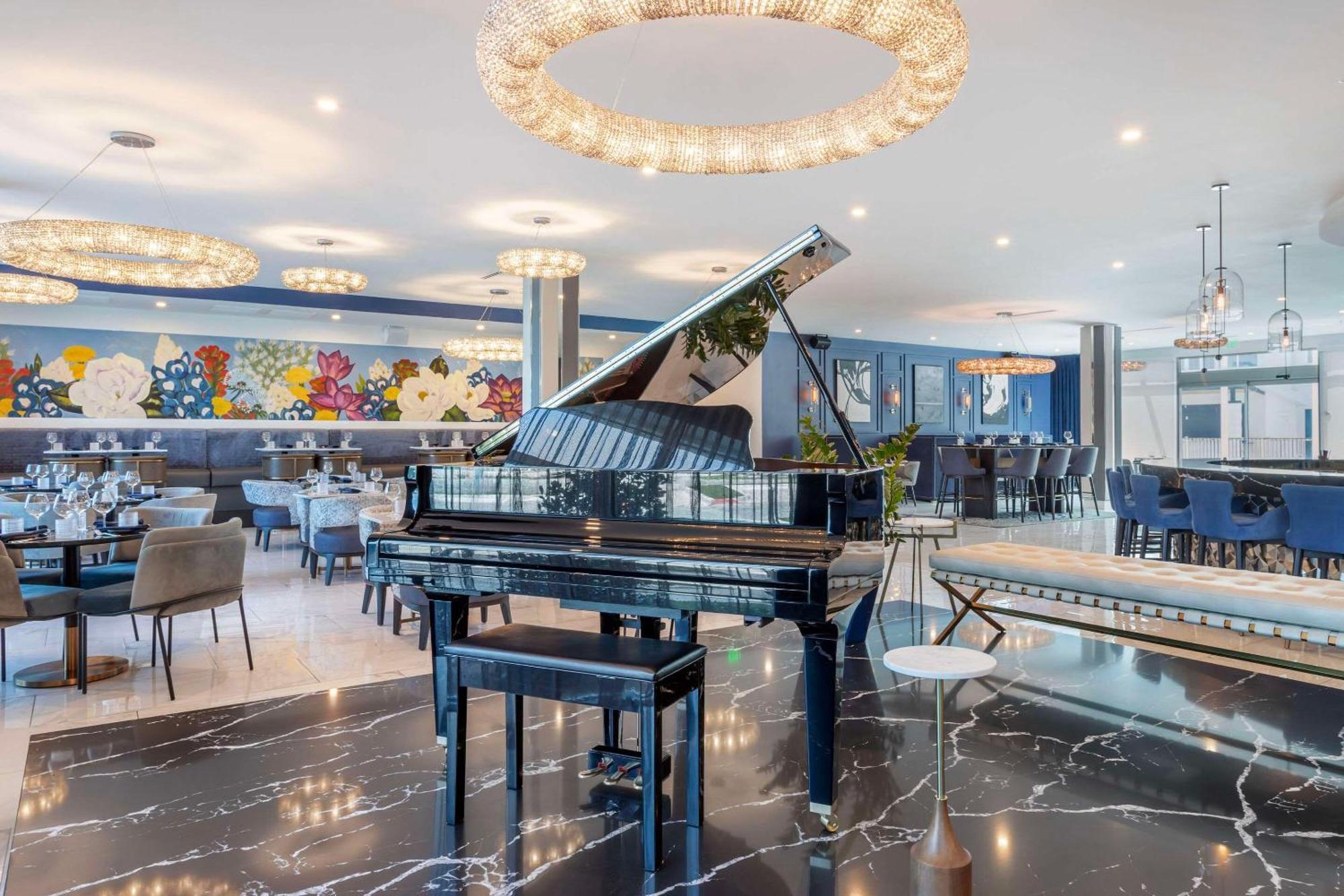 Cambria Hotel Waco University Riverfront エクステリア 写真