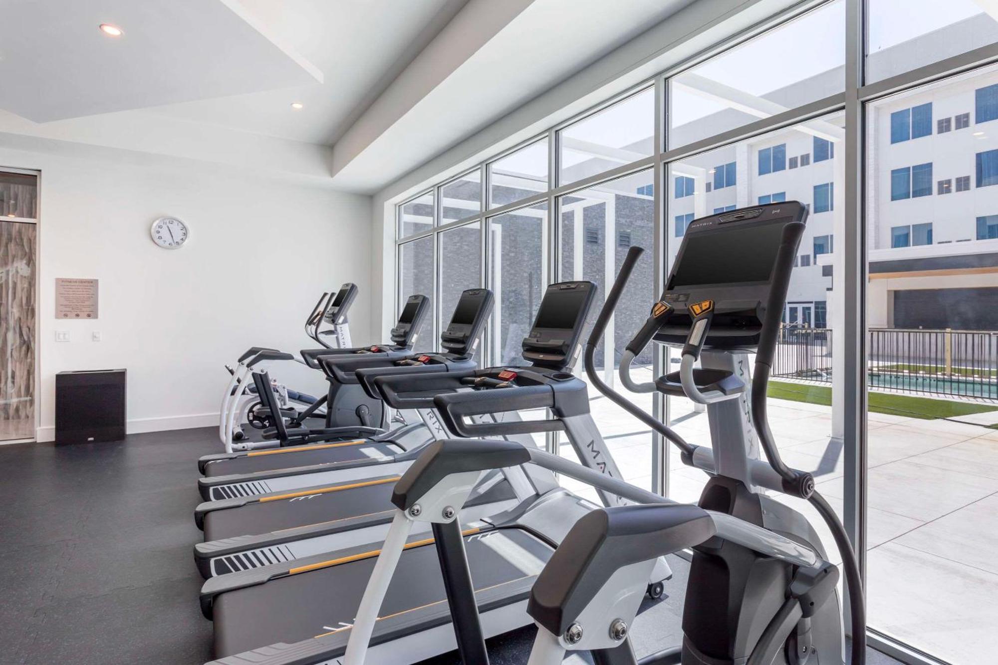 Cambria Hotel Waco University Riverfront エクステリア 写真