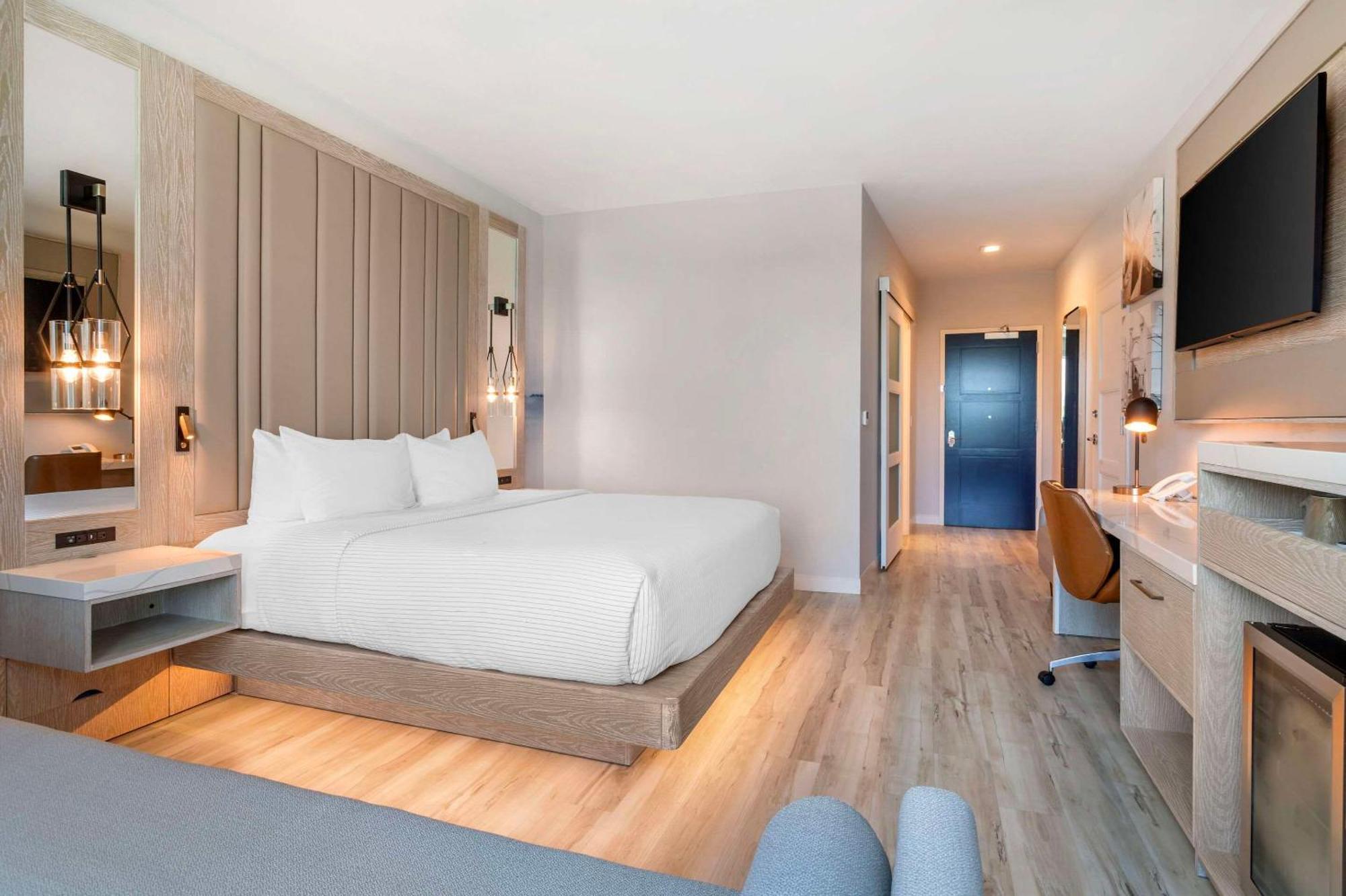 Cambria Hotel Waco University Riverfront エクステリア 写真