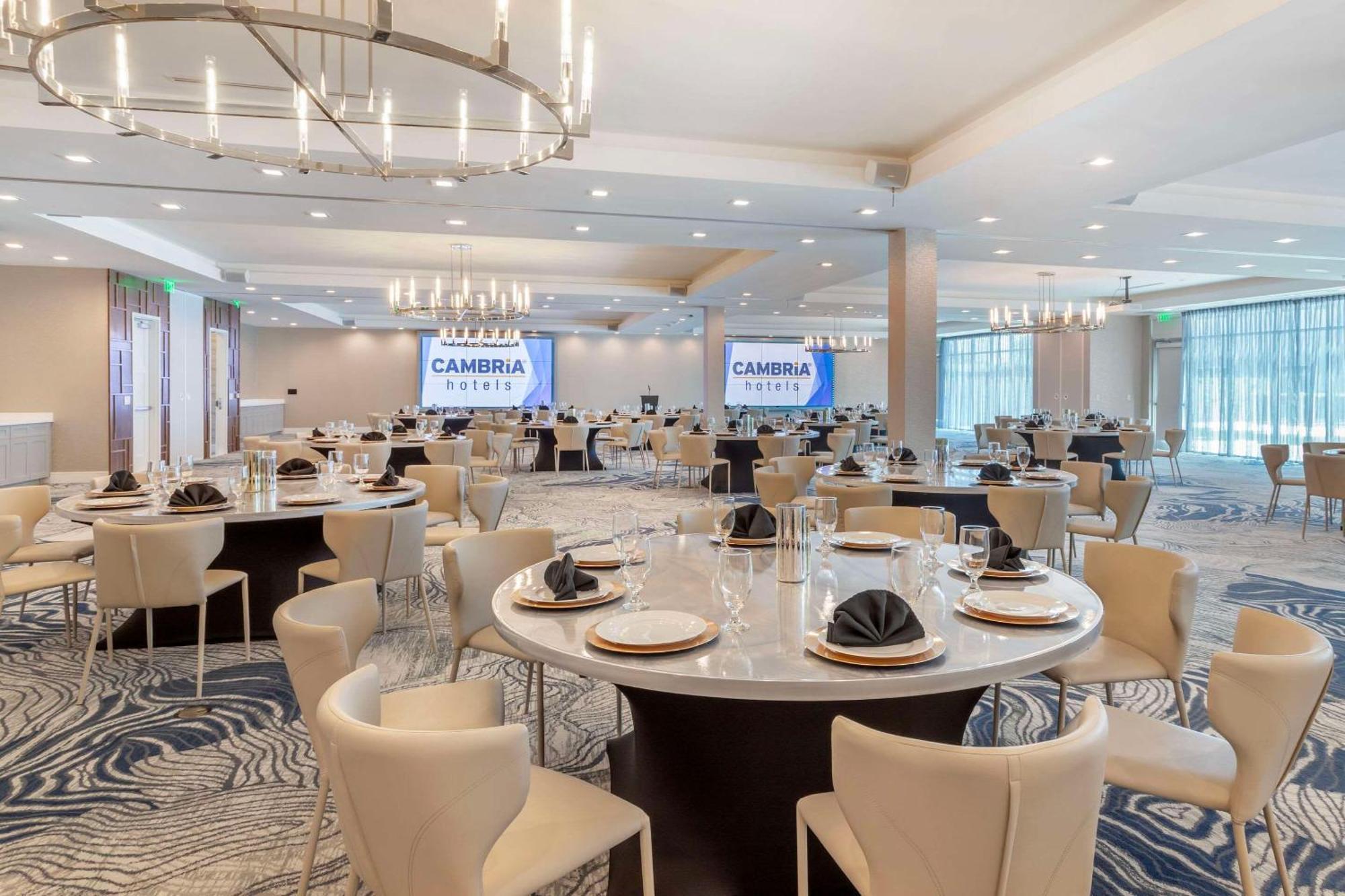 Cambria Hotel Waco University Riverfront エクステリア 写真