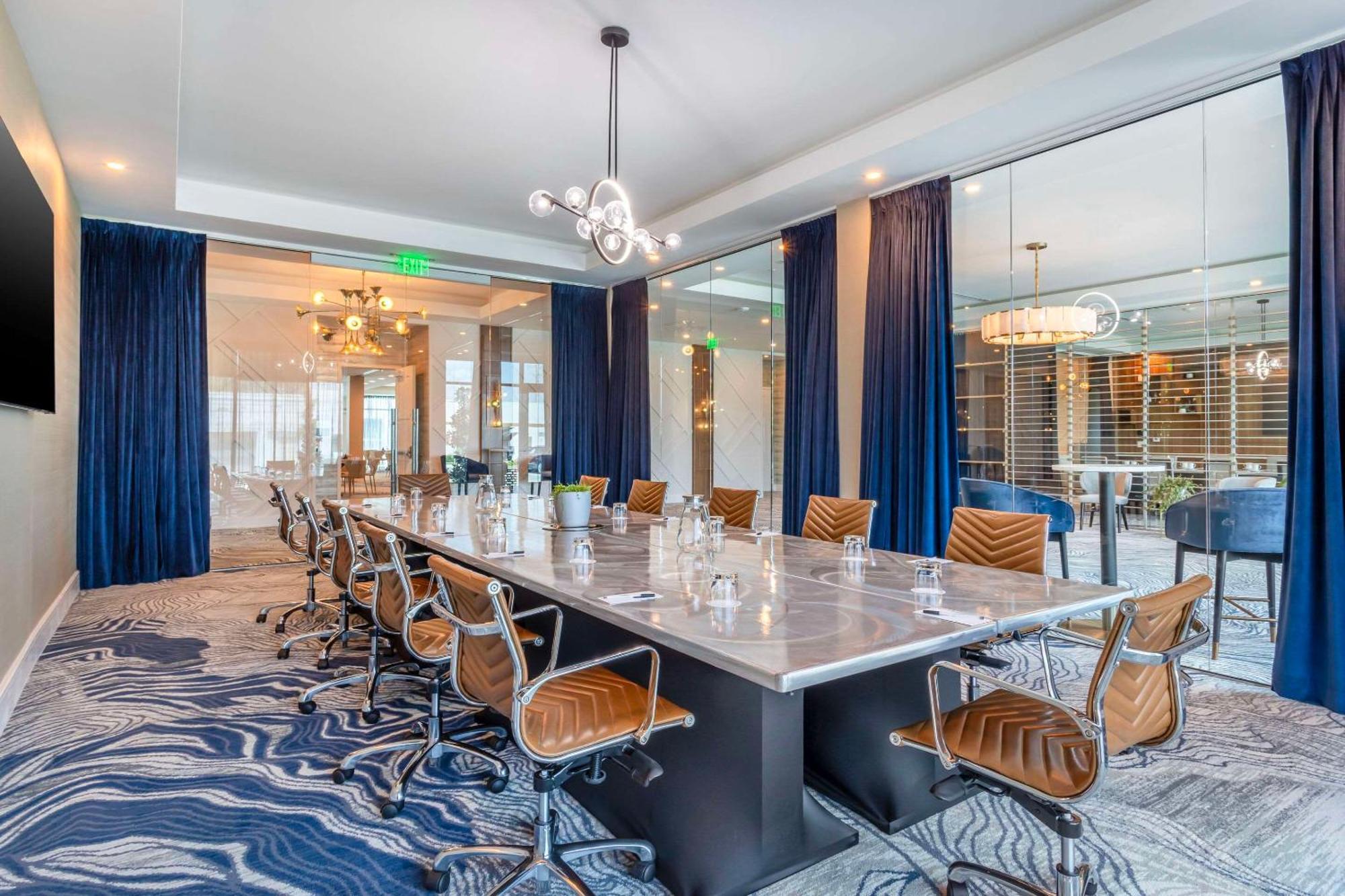 Cambria Hotel Waco University Riverfront エクステリア 写真