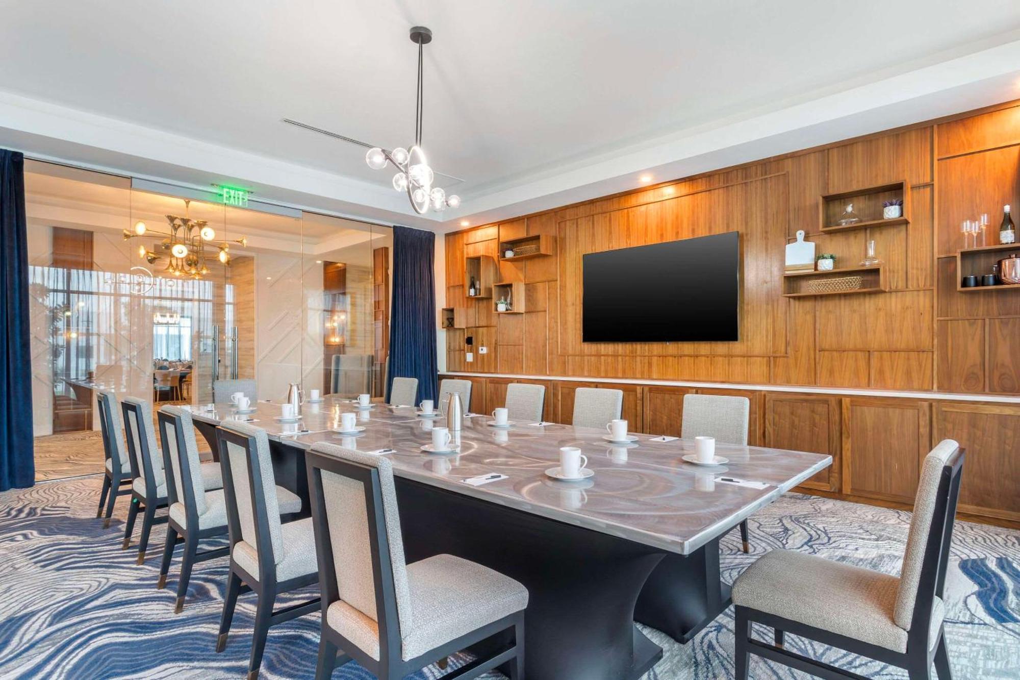 Cambria Hotel Waco University Riverfront エクステリア 写真