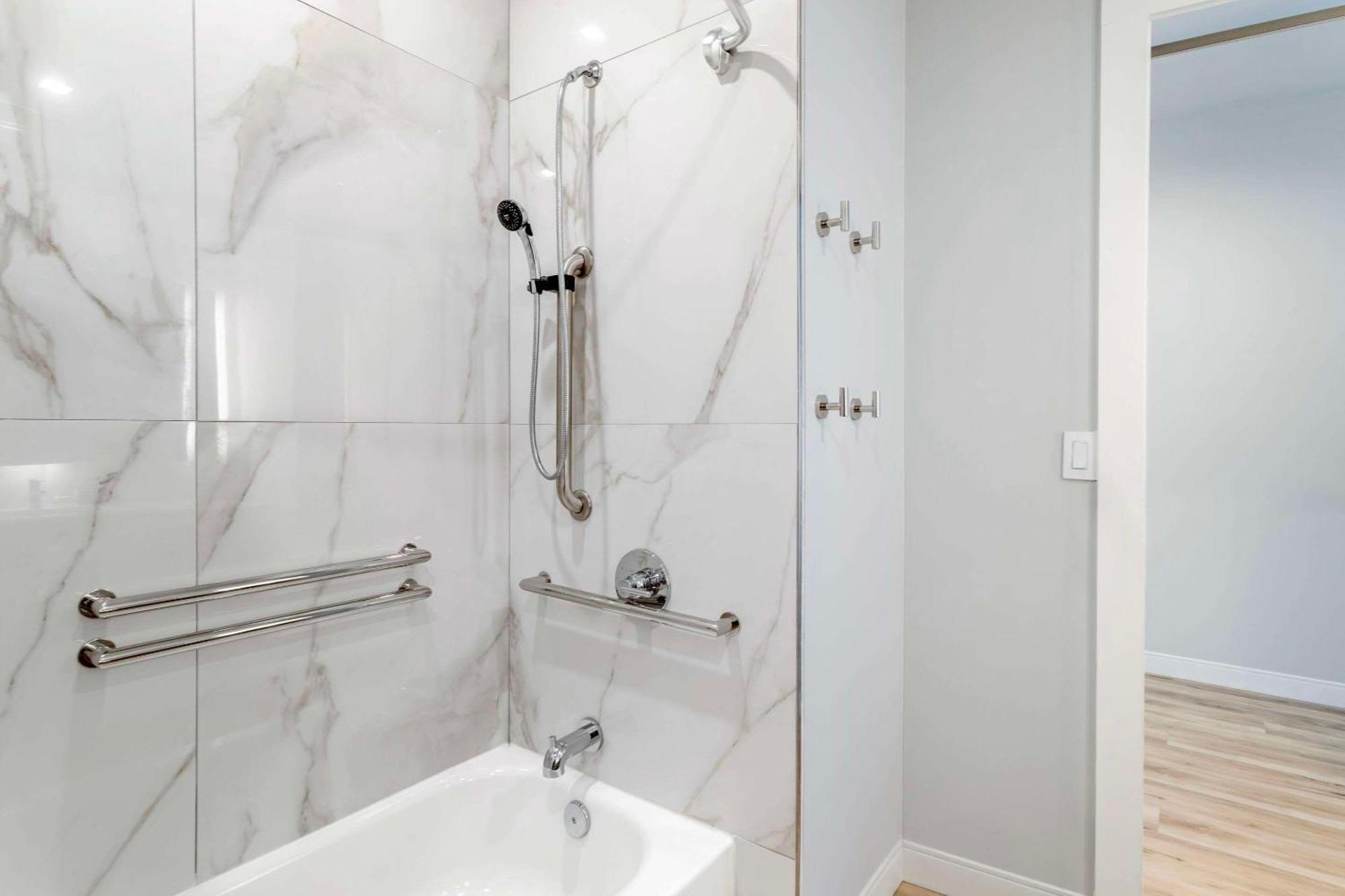 Cambria Hotel Waco University Riverfront エクステリア 写真