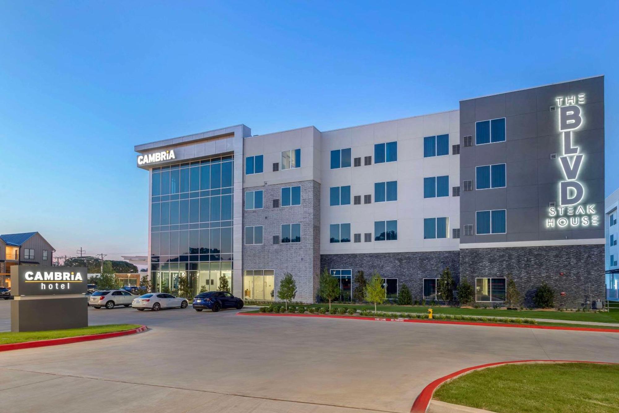 Cambria Hotel Waco University Riverfront エクステリア 写真