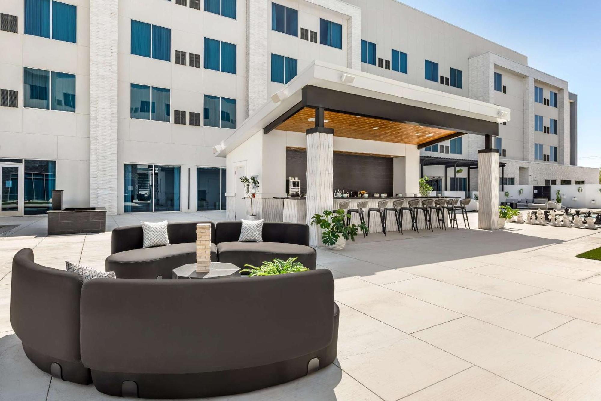Cambria Hotel Waco University Riverfront エクステリア 写真