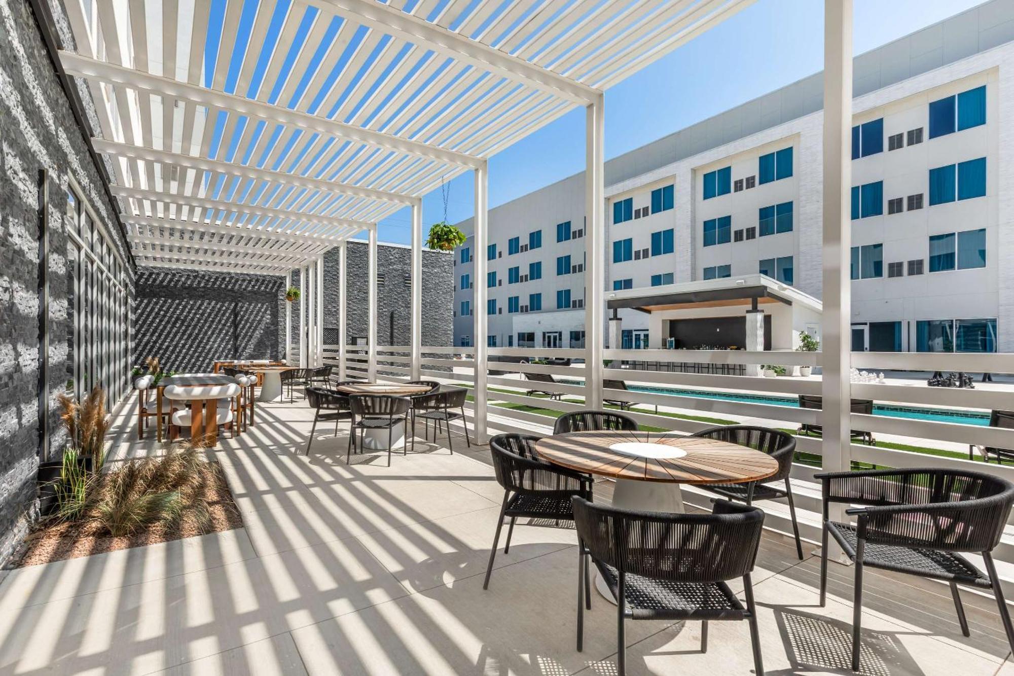Cambria Hotel Waco University Riverfront エクステリア 写真